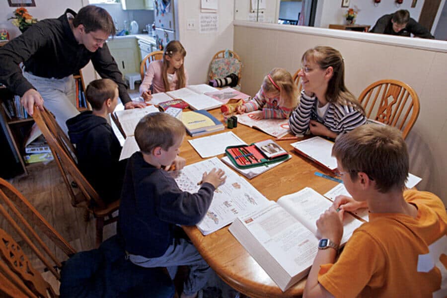 teaching strategies | distance learning for students and parents | 7 Distance Learning / Homeschooling Tips for Students and Parents | literacyideas.com